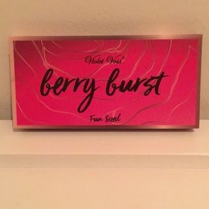 Violet Voss eyeshadow palette